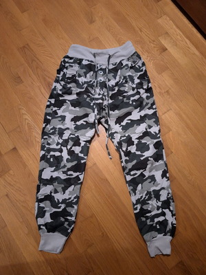 Cotton loose fit camouflage pants like new