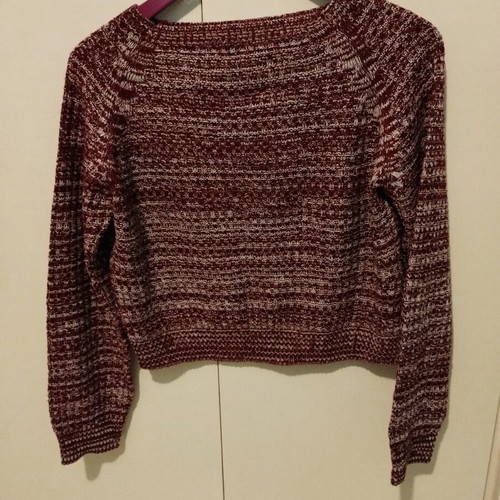 Women's burgundy cropped sweater used, size M