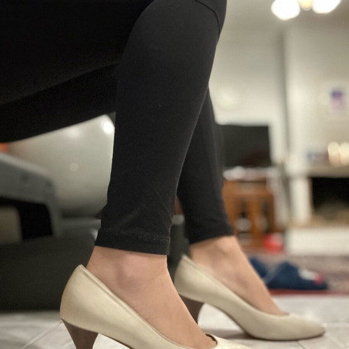 Leather white Ioannou pump used, size 37