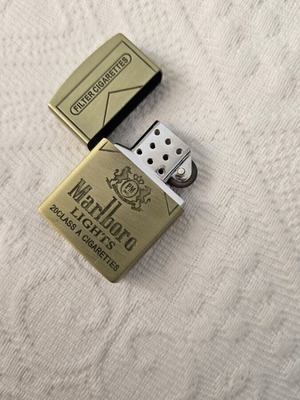Αναπτήρας Marlboro σαν καινούργιος, λειτουργός με αέριο
