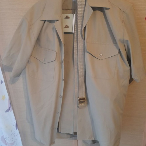 Shirt and trousers like new, beige, with belt and insignia
