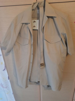 Shirt and trousers like new, beige, with belt and insignia