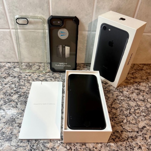 Apple iPhone 7 32GB used with box and cases