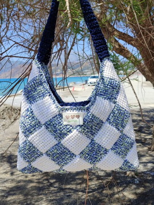Handmade handbag with lining and magnetic button, white and blue