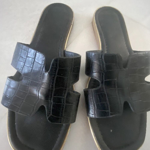 Women's slippers size 37 black like new