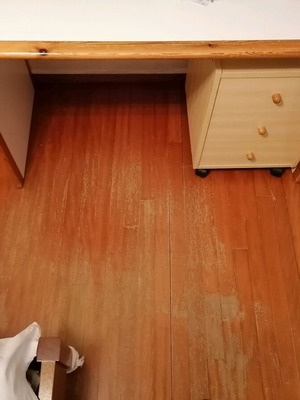 Wooden desk used, sturdy construction 124x62x72 cm