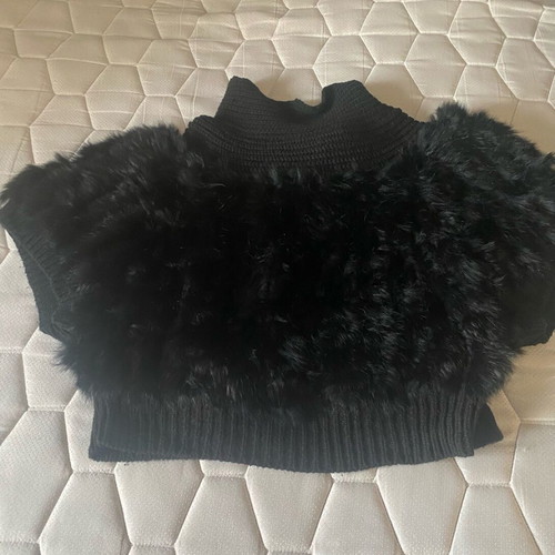 Cardigan with faux fur like new, black short with wooden buttons