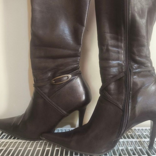 Leather boots like new, size 39, brown high heels