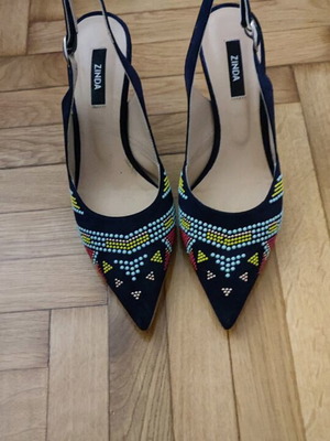 Suede Slingback γόβες σαν καινούργιο, μπλε με χάντρες, νούμερο 39