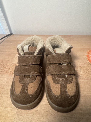 Zara sneakers νούμερο 22 με γουνάκι, καφέ