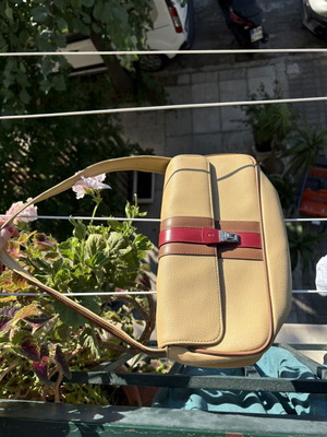 Kem shoulder bag like new, beige and red