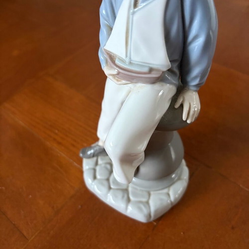 Lladro 4810 figurine like new