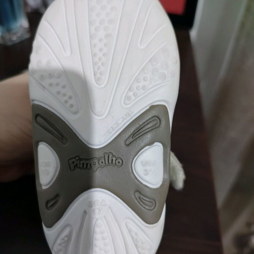 Baby shoes like new, size 19 (Pimpolho) and 21 (Adidas)