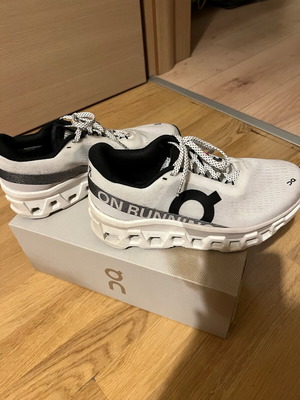 On Cloud Monster 2 women's running shoes size 40 new, white