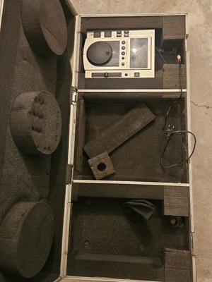 Flight case σαν καινούργιο με ροδάκια για 2 players και 1 μίκτη