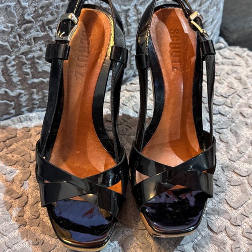 Schutz patent leather sandals with wooden heel like new