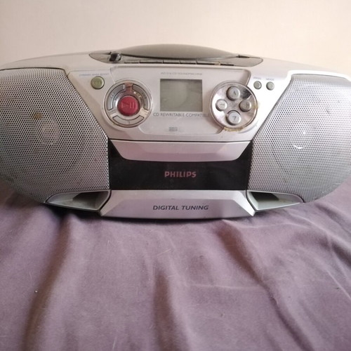 Philips Stereo System with CD and Cassette like new, silver