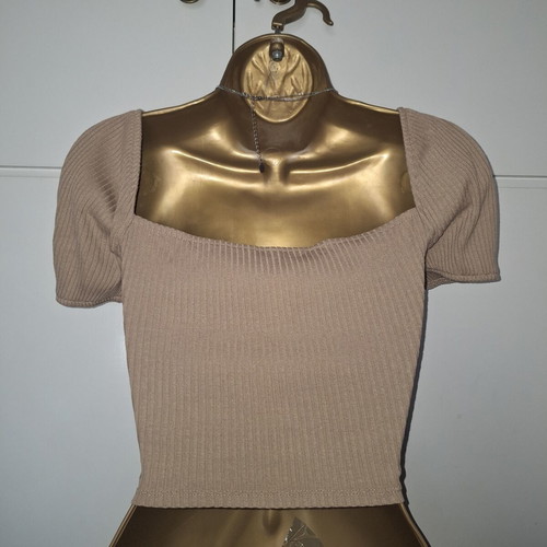 H&M beige ribbed crop top size medium