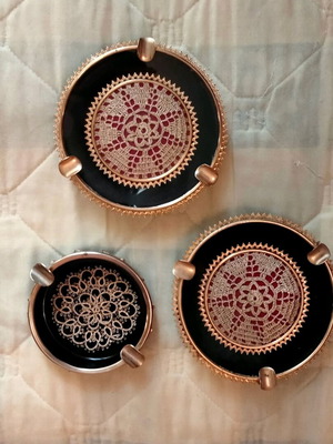 Vintage ashtray set used with handmade lace, ferbolite, 1960s