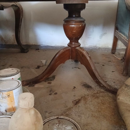 Round extendable coffee table used