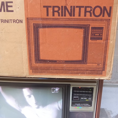 Sony Trinitron KV-2032 retro cabinet TV used, 1980s