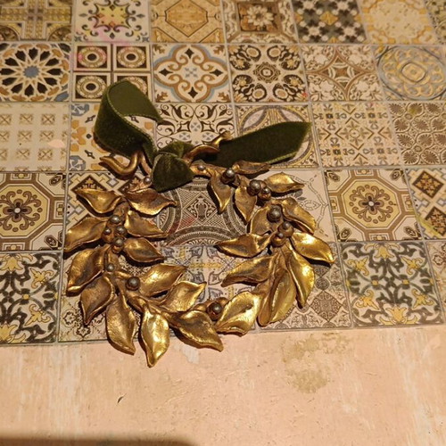 Decorative laurel wreath metal, like new