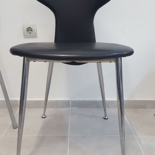 Visitor chairs like new, pack of 15, black with metal legs