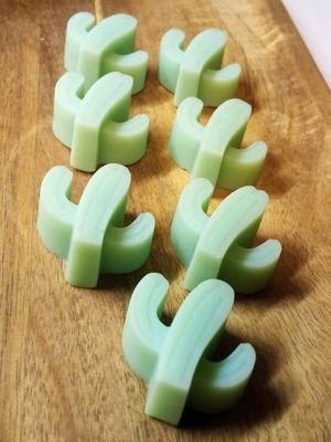 Cactus wax melts like new, pack of 6 with tobacco whisky scent