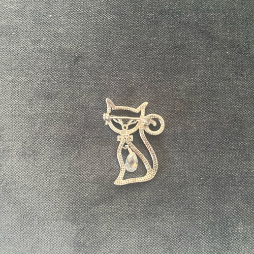 Silver Cat Brooch with Crystals like new