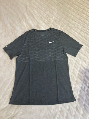 Nike μπλουζάκι running μαύρο, σαν καινούργιο, μέγεθος S