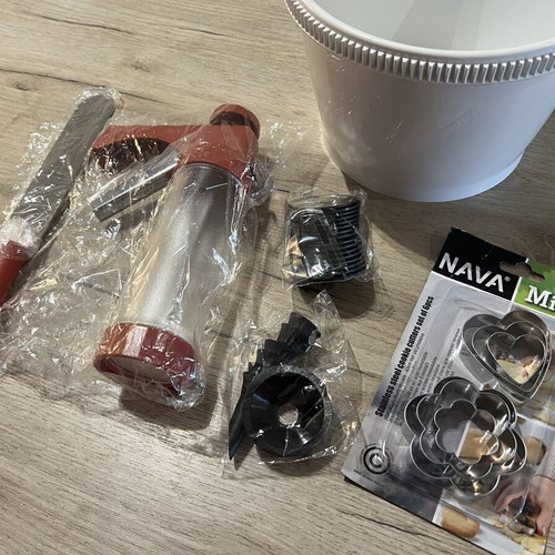 NAVA Misty cookie press with 16 cutters and 6 decorating nozzles, new