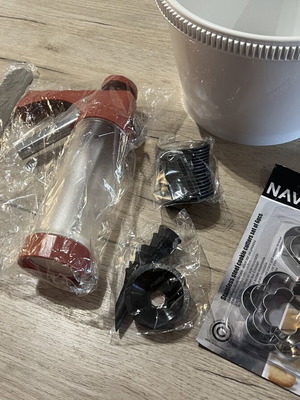 NAVA Misty cookie press with 16 cutters and 6 decorating nozzles, new