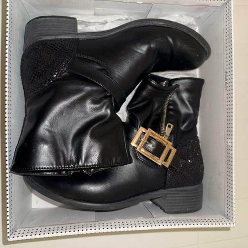 Camille ankle boots size 38 like new, black with gold buckle