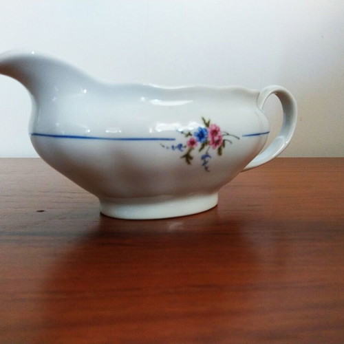 Karolina Poland porcelain sauce boat like new, 25 cm