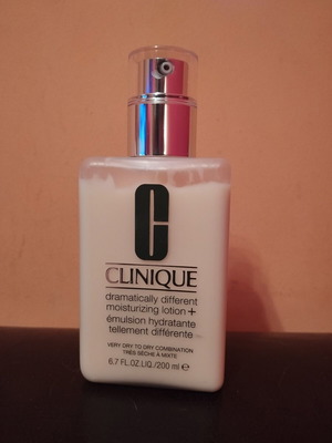 Clinique Dramatically Different 24-Hour Moisturizing Lotion 200ml new