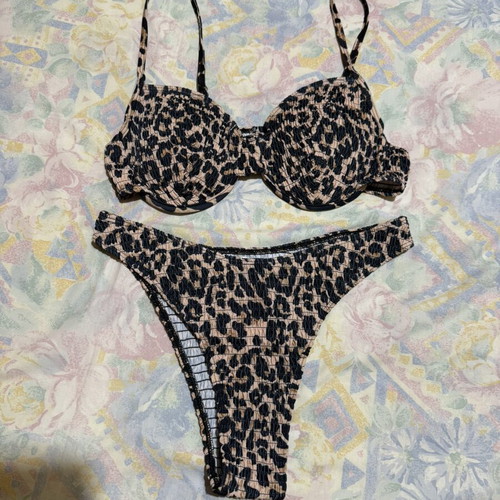 Bikini set leopard print size Large like new