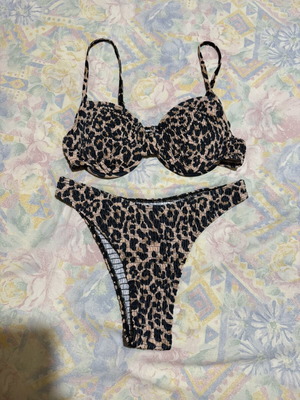 Bikini set leopard print size Large like new