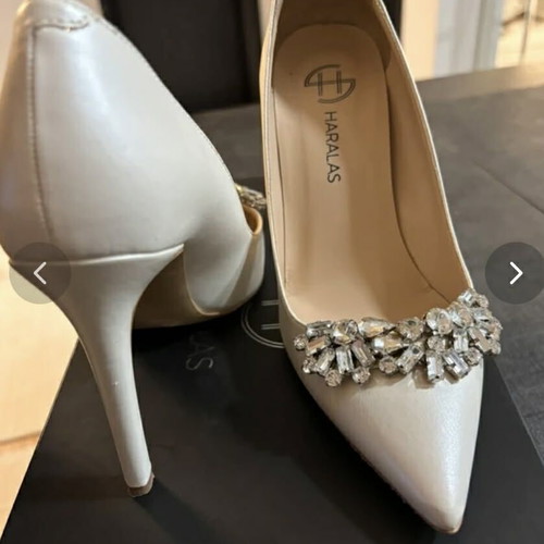 Haralas leather white pearl pumps like new, size 37