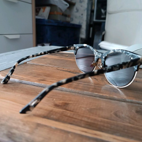 Uterque gray sunglasses like new with animal print and mirror lenses