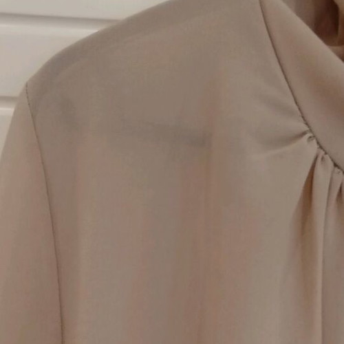Women's beige top like new, neck tie, elastic cuffs