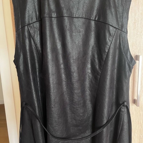 Black suede vest like new, size M