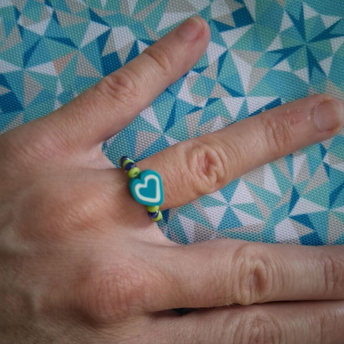 Elastic ring with beads and decorative heart, like new, blue and green