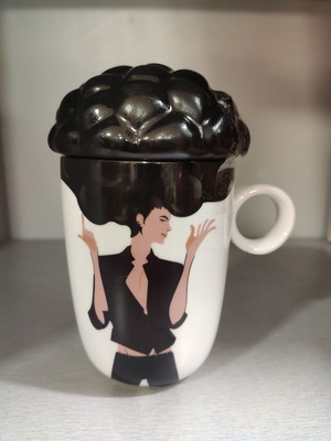 Mug with figure that undresses new with lid