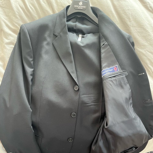 Костюми и кадифено сако като нови, включително Cerutti, Tommy Hilfiger, Ermenegildo Zegna