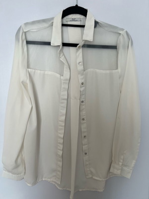 White shirt with detail like new