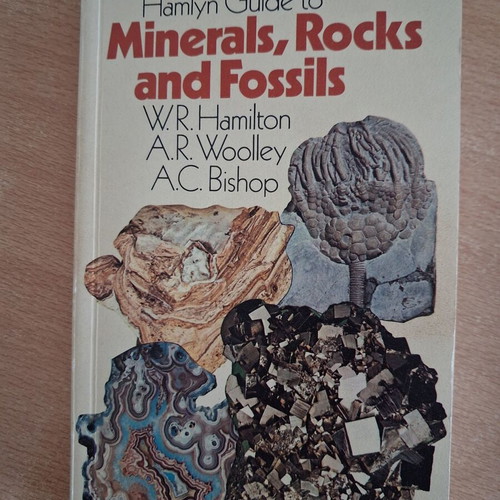 Minerals, Rocks and Fossils book like new, in English