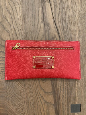 Marc by Marc Jacobs wallet like new, fuchsia summer color