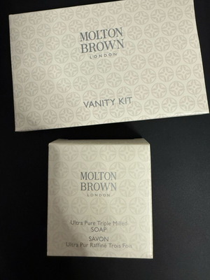Vanity Kit και Molton Brown Soap καινούργια σετ πολυτελείας
