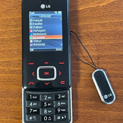 LG KG800 phone used, touch buttons, missing battery clip
