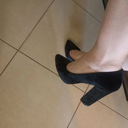 Black velvet pumps size 38 used with thick heel